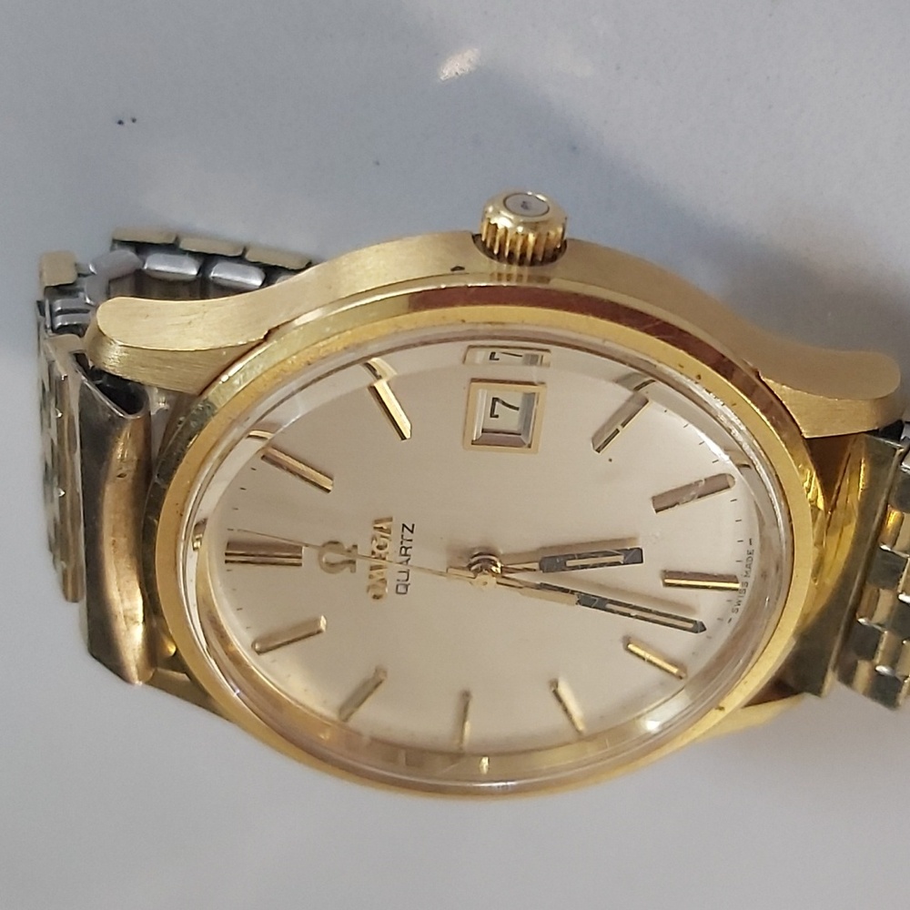 Omega Gold Quartz Watch - Picture 3 of 15